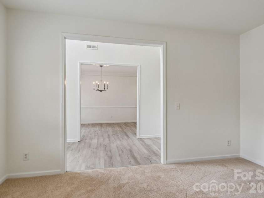 9621 Rothman Lane, Charlotte, NC 28215.  MLS# CAR4381784, YatesRealty ID 28799. 