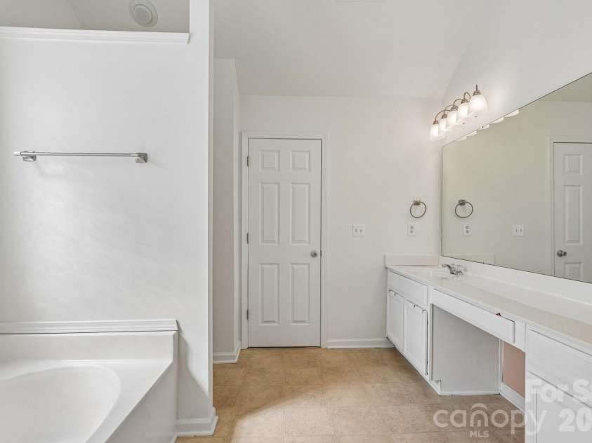 9621 Rothman Lane, Charlotte, NC 28215.  MLS# CAR4381784, YatesRealty ID 28799. 