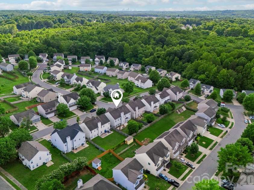9621 Rothman Lane, Charlotte, NC 28215.  MLS# CAR4381784, YatesRealty ID 28799. 