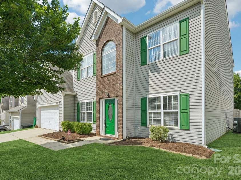 9621 Rothman Lane, Charlotte, NC 28215.  MLS# CAR4381784, YatesRealty ID 28799. 