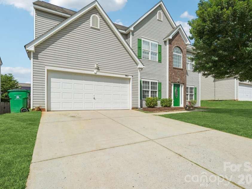 9621 Rothman Lane, Charlotte, NC 28215.  MLS# CAR4381784, YatesRealty ID 28799. 