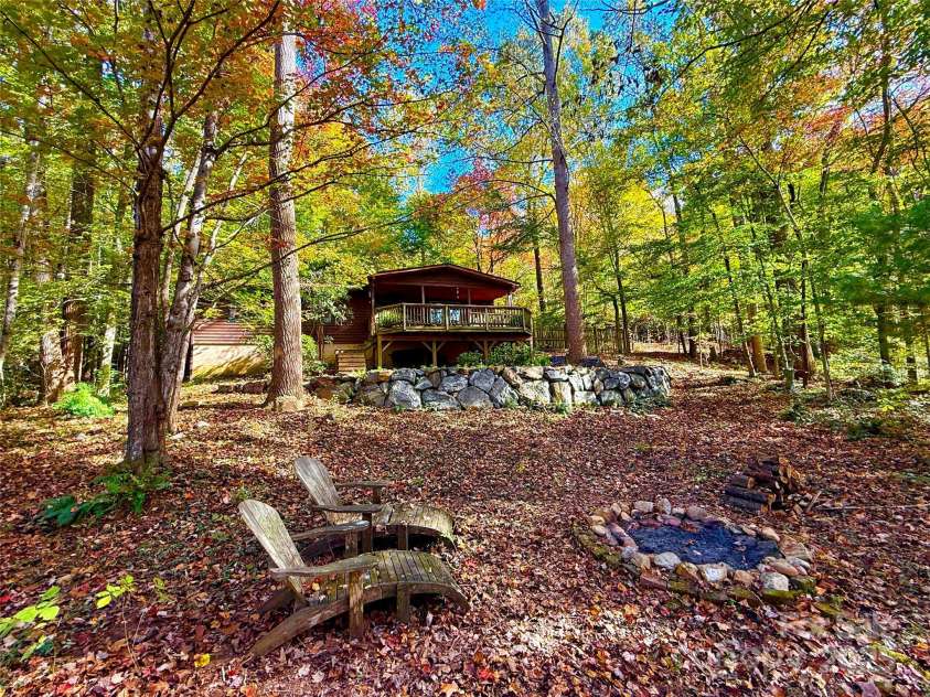 23 Hunting Lodge Drive, Black Mountain, NC 28711.  MLS# CAR4268243, YatesRealty ID 2880. 