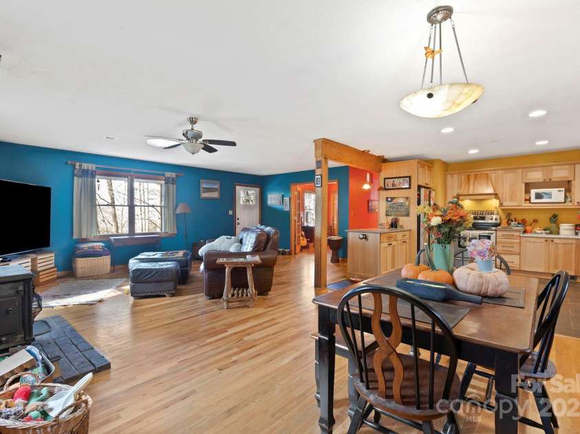 23 Hunting Lodge Drive, Black Mountain, NC 28711.  MLS# CAR4268243, YatesRealty ID 2880. 