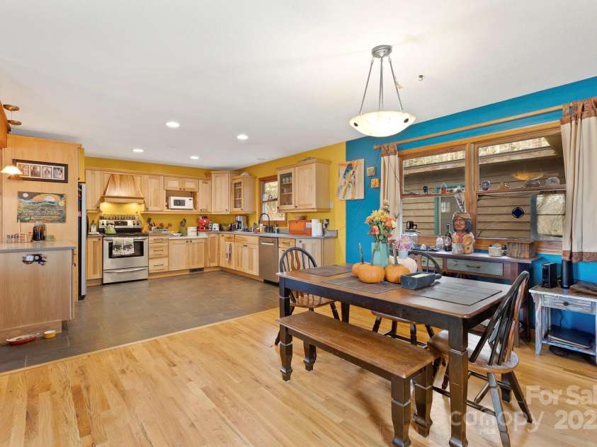 23 Hunting Lodge Drive, Black Mountain, NC 28711.  MLS# CAR4268243, YatesRealty ID 2880. 