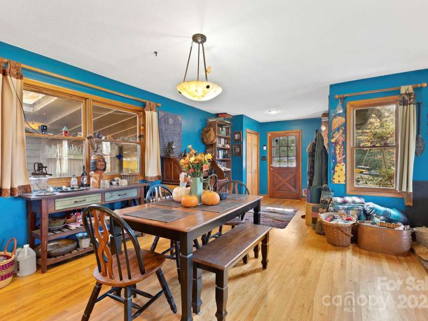 23 Hunting Lodge Drive, Black Mountain, NC 28711.  MLS# CAR4268243, YatesRealty ID 2880. 