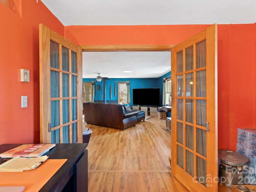 23 Hunting Lodge Drive, Black Mountain, NC 28711.  MLS# CAR4268243, YatesRealty ID 2880. 