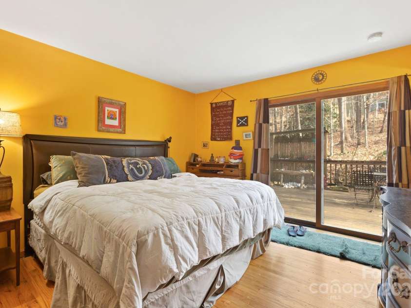 23 Hunting Lodge Drive, Black Mountain, NC 28711.  MLS# CAR4268243, YatesRealty ID 2880. 