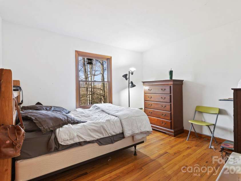 23 Hunting Lodge Drive, Black Mountain, NC 28711.  MLS# CAR4268243, YatesRealty ID 2880. 