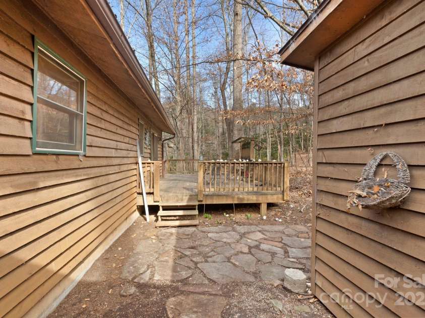 23 Hunting Lodge Drive, Black Mountain, NC 28711.  MLS# CAR4268243, YatesRealty ID 2880. 