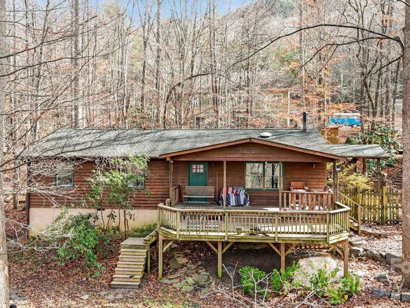 23 Hunting Lodge Drive, Black Mountain, NC 28711.  MLS# CAR4268243, YatesRealty ID 2880. 