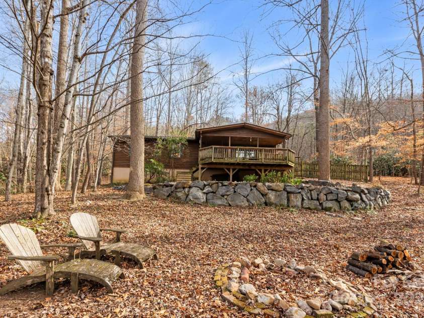 23 Hunting Lodge Drive, Black Mountain, NC 28711.  MLS# CAR4268243, YatesRealty ID 2880. 