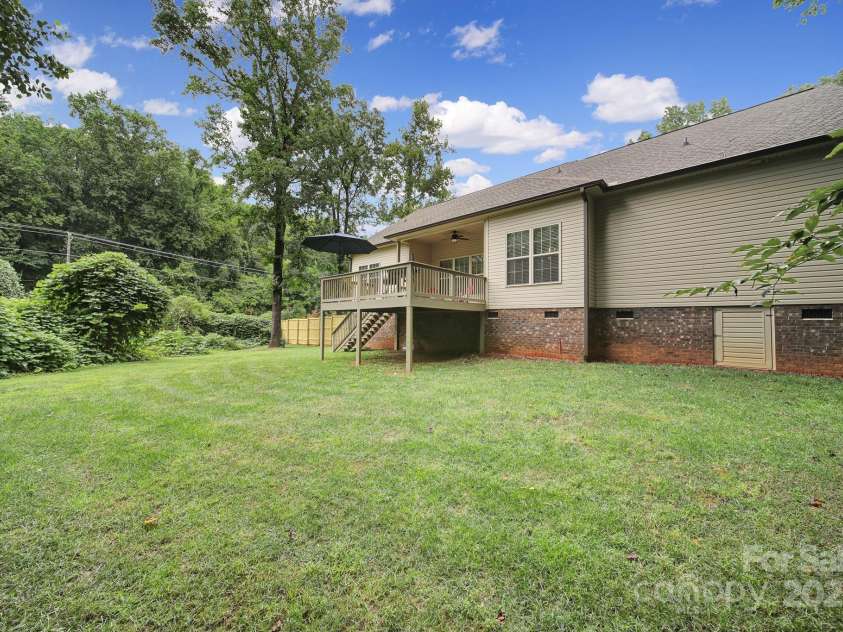 910 Pine Knoll Road, Fort Mill, SC 29715.  MLS# CAR4287657, YatesRealty ID 2880. 