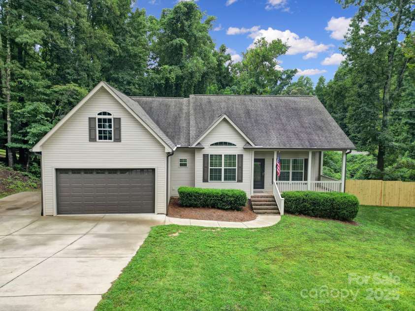 910 Pine Knoll Road, Fort Mill, SC 29715.  MLS# CAR4287657, YatesRealty ID 2880. 