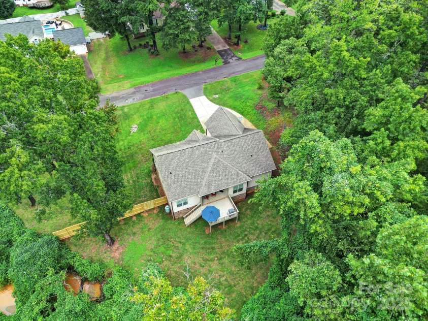 910 Pine Knoll Road, Fort Mill, SC 29715.  MLS# CAR4287657, YatesRealty ID 2880. 