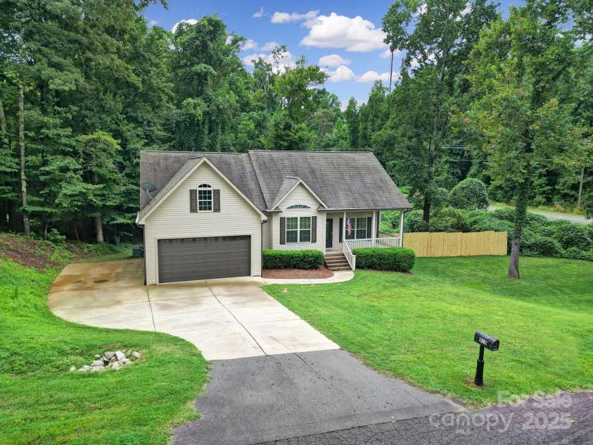 910 Pine Knoll Road, Fort Mill, SC 29715.  MLS# CAR4287657, YatesRealty ID 2880. 
