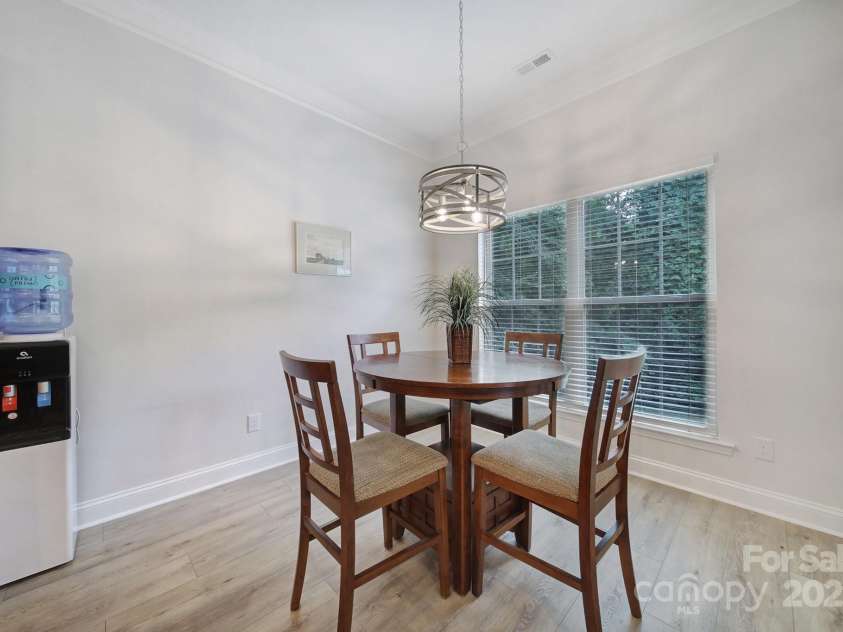 910 Pine Knoll Road, Fort Mill, SC 29715.  MLS# CAR4287657, YatesRealty ID 2880. Breakfast Area