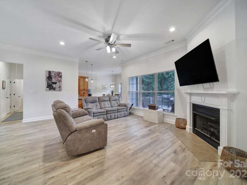 910 Pine Knoll Road, Fort Mill, SC 29715.  MLS# CAR4287657, YatesRealty ID 2880. Great Rm