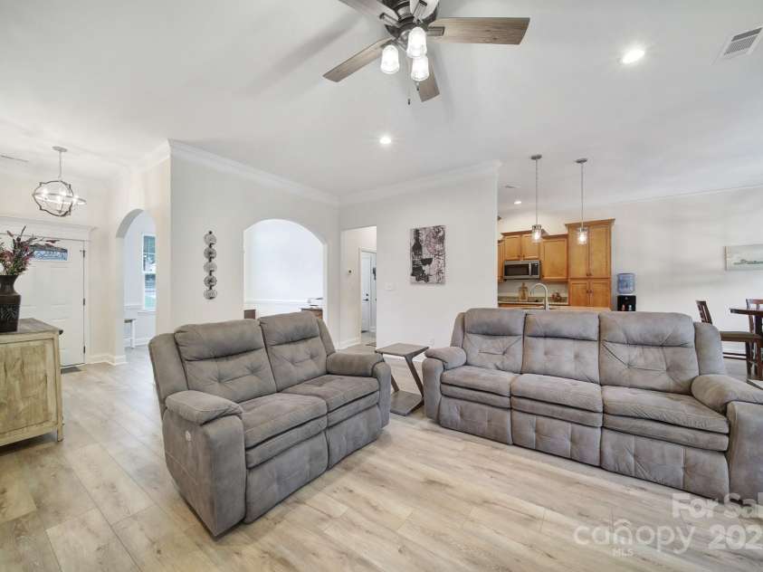910 Pine Knoll Road, Fort Mill, SC 29715.  MLS# CAR4287657, YatesRealty ID 2880. Great Rm