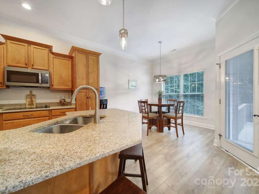 910 Pine Knoll Road, Fort Mill, SC 29715.  MLS# CAR4287657, YatesRealty ID 2880. Kitchen