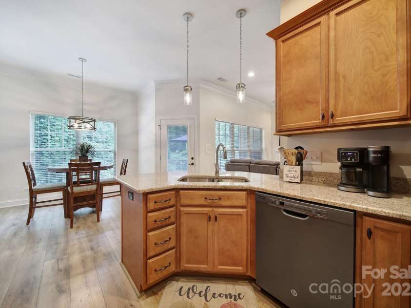 910 Pine Knoll Road, Fort Mill, SC 29715.  MLS# CAR4287657, YatesRealty ID 2880. Kitchen