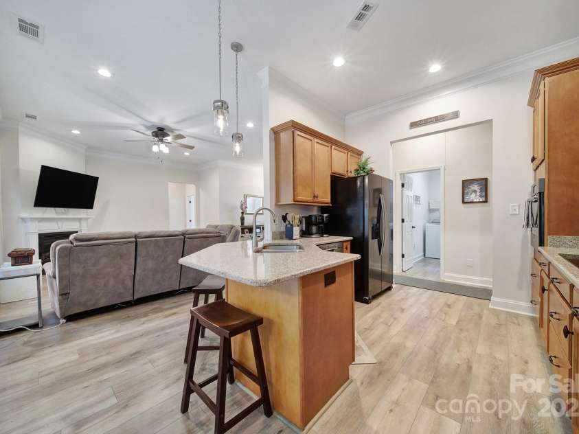910 Pine Knoll Road, Fort Mill, SC 29715.  MLS# CAR4287657, YatesRealty ID 2880. Kitchen