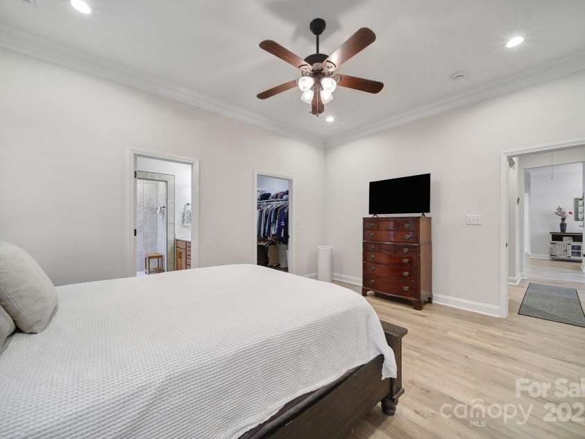910 Pine Knoll Road, Fort Mill, SC 29715.  MLS# CAR4287657, YatesRealty ID 2880. Primary Suite