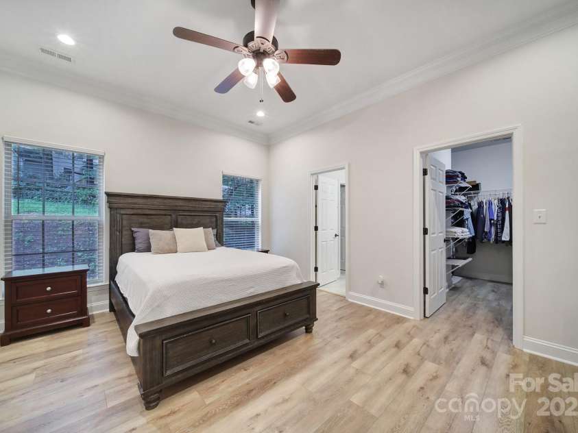 910 Pine Knoll Road, Fort Mill, SC 29715.  MLS# CAR4287657, YatesRealty ID 2880. Primary Suite