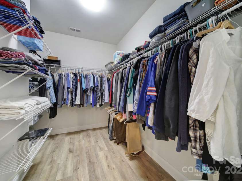 910 Pine Knoll Road, Fort Mill, SC 29715.  MLS# CAR4287657, YatesRealty ID 2880. Walk-in Closet