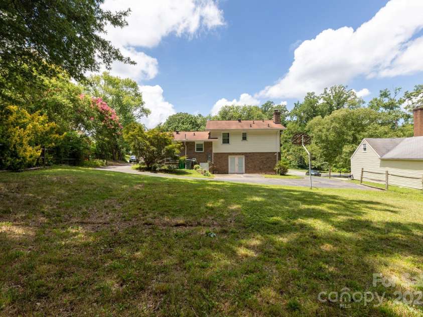 1533 Bonnie Lane, Charlotte, NC 28213.  MLS# CAR4281724, YatesRealty ID 28801. 