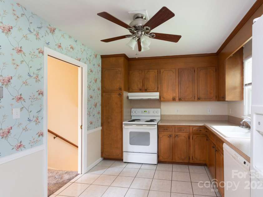 1533 Bonnie Lane, Charlotte, NC 28213.  MLS# CAR4281724, YatesRealty ID 28801. 