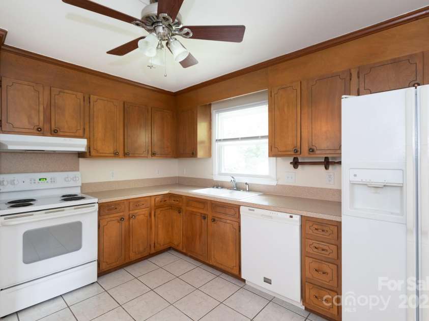 1533 Bonnie Lane, Charlotte, NC 28213.  MLS# CAR4281724, YatesRealty ID 28801. 