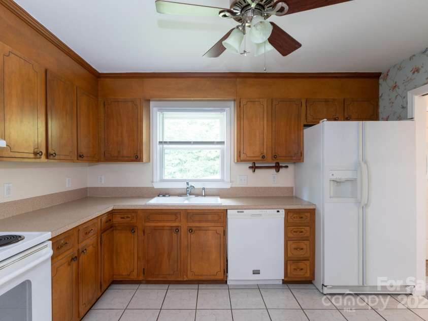 1533 Bonnie Lane, Charlotte, NC 28213.  MLS# CAR4281724, YatesRealty ID 28801. 