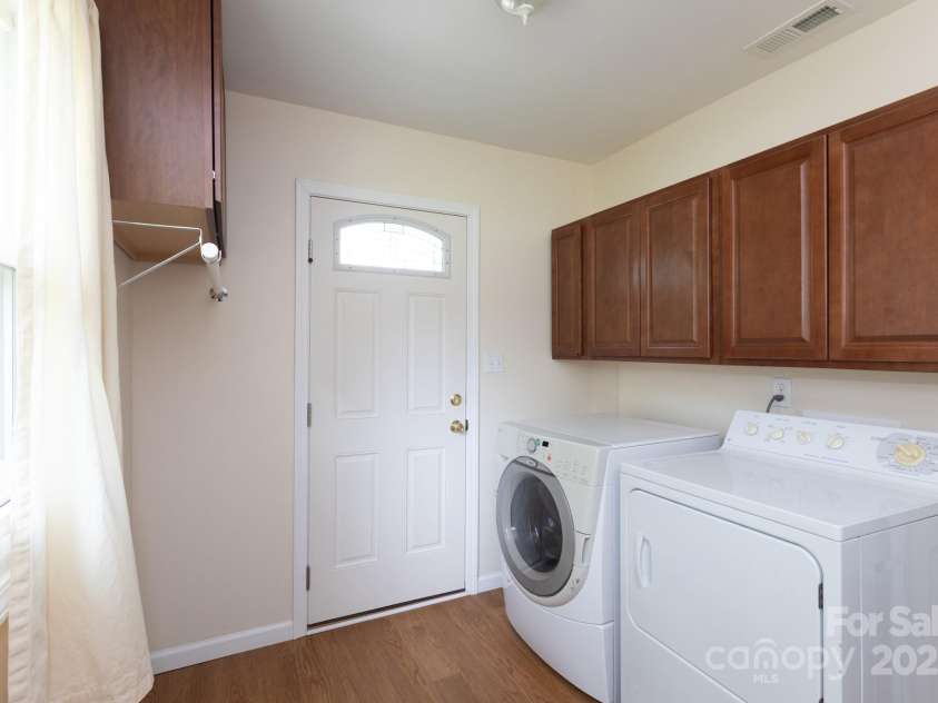 1533 Bonnie Lane, Charlotte, NC 28213.  MLS# CAR4281724, YatesRealty ID 28801. 