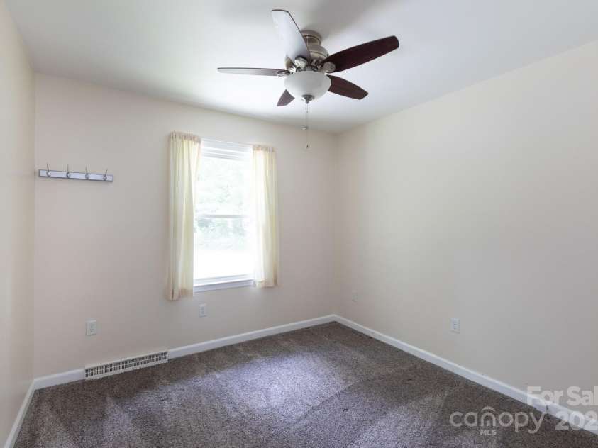 1533 Bonnie Lane, Charlotte, NC 28213.  MLS# CAR4281724, YatesRealty ID 28801. 