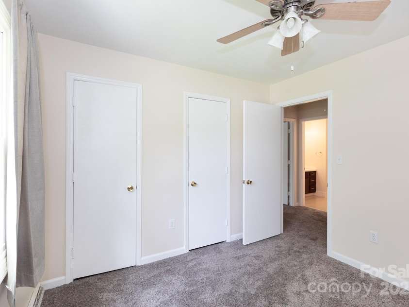 1533 Bonnie Lane, Charlotte, NC 28213.  MLS# CAR4281724, YatesRealty ID 28801. 