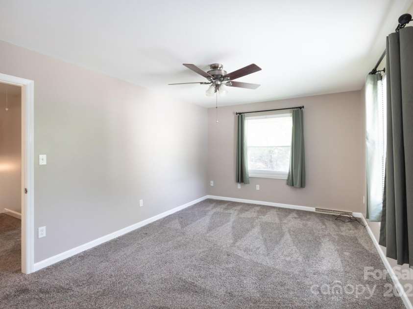 1533 Bonnie Lane, Charlotte, NC 28213.  MLS# CAR4281724, YatesRealty ID 28801. 