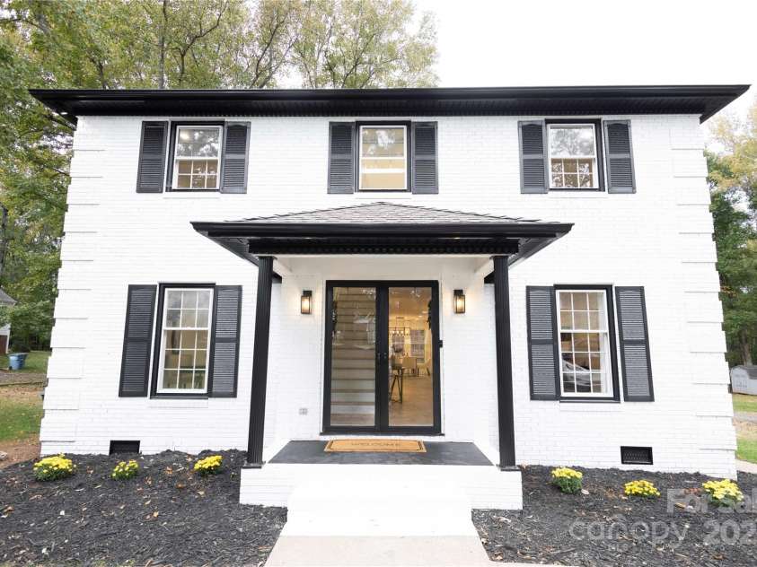 8946 Glencroft Road, Mint Hill, NC 28227.  MLS# CAR4192629, YatesRealty ID 28802. 