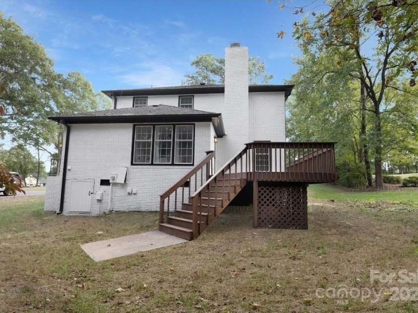 8946 Glencroft Road, Mint Hill, NC 28227.  MLS# CAR4192629, YatesRealty ID 28802. 