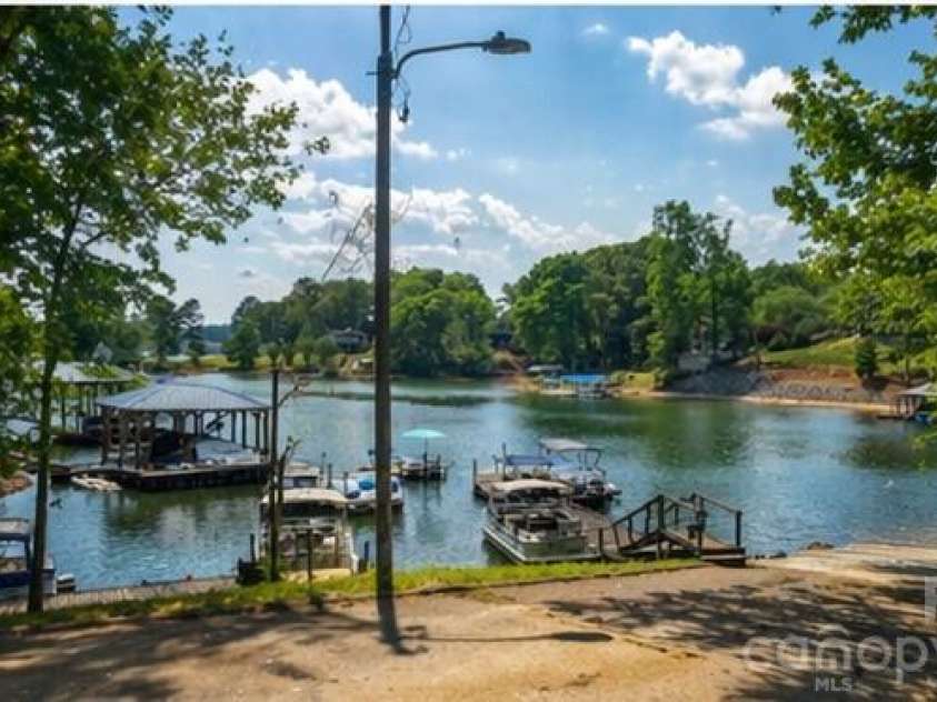 125 Mimosa Road, Statesville, NC 28677.  MLS# CAR4373240, YatesRealty ID 28803. 