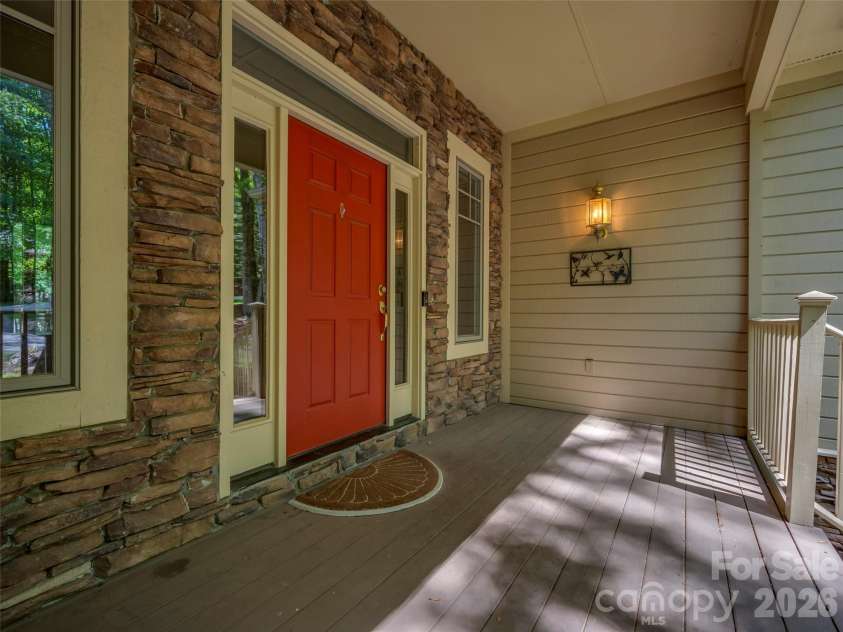 110 Little Cherokee Ridge, Hendersonville, NC 28739.  MLS# CAR4384204, YatesRealty ID 28805. 