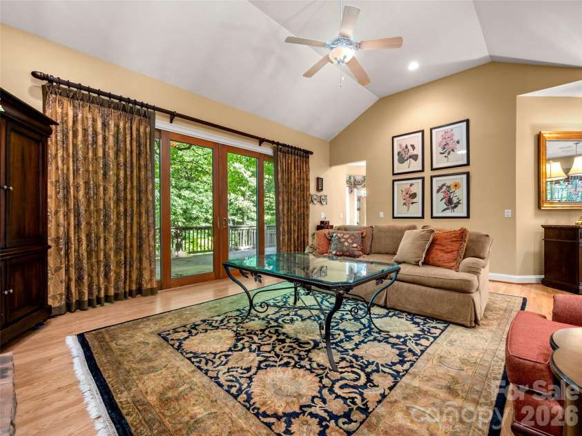 110 Little Cherokee Ridge, Hendersonville, NC 28739.  MLS# CAR4384204, YatesRealty ID 28805. 