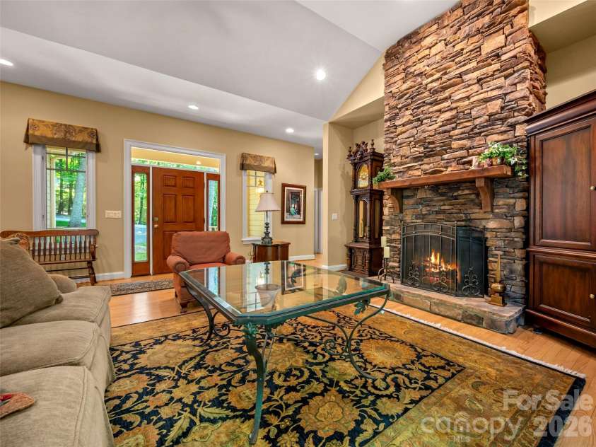 110 Little Cherokee Ridge, Hendersonville, NC 28739.  MLS# CAR4384204, YatesRealty ID 28805. 