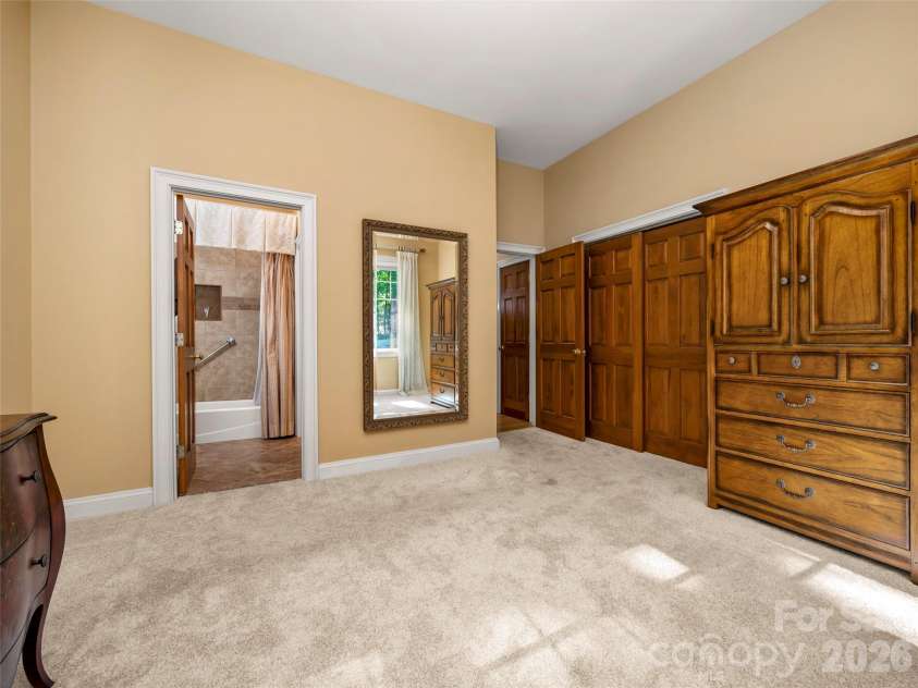110 Little Cherokee Ridge, Hendersonville, NC 28739.  MLS# CAR4384204, YatesRealty ID 28805. 