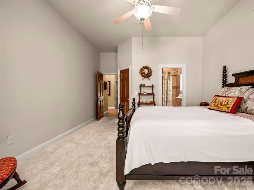 110 Little Cherokee Ridge, Hendersonville, NC 28739.  MLS# CAR4384204, YatesRealty ID 28805. 