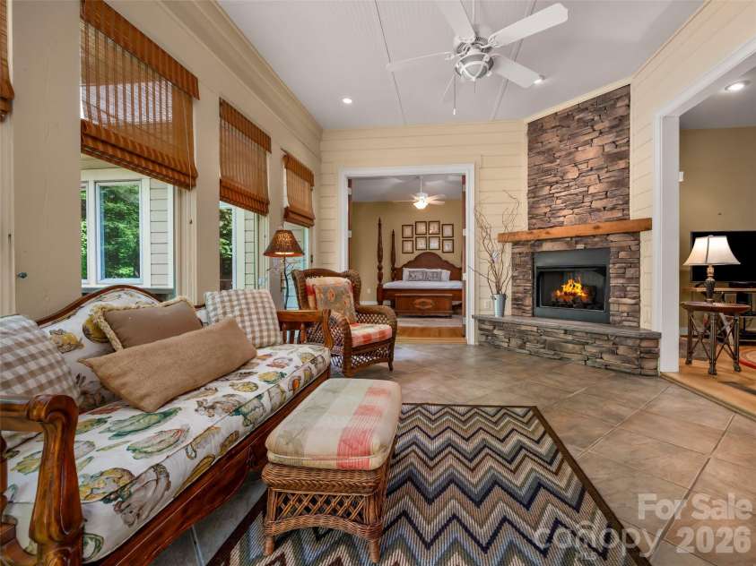 110 Little Cherokee Ridge, Hendersonville, NC 28739.  MLS# CAR4384204, YatesRealty ID 28805. 