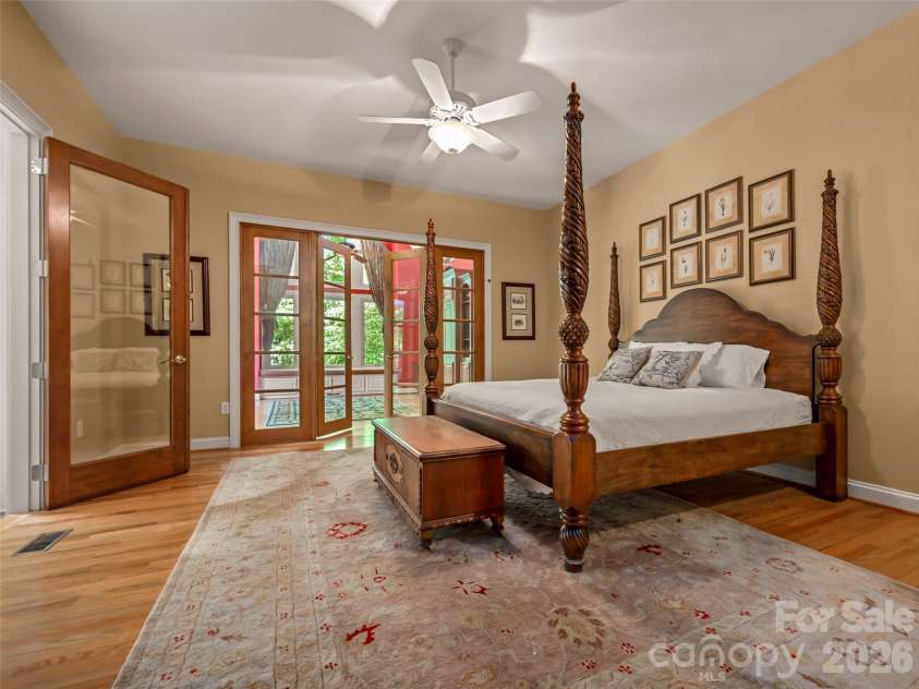 110 Little Cherokee Ridge, Hendersonville, NC 28739.  MLS# CAR4384204, YatesRealty ID 28805. 