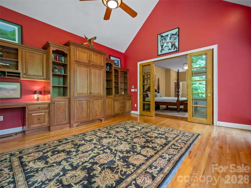 110 Little Cherokee Ridge, Hendersonville, NC 28739.  MLS# CAR4384204, YatesRealty ID 28805. 
