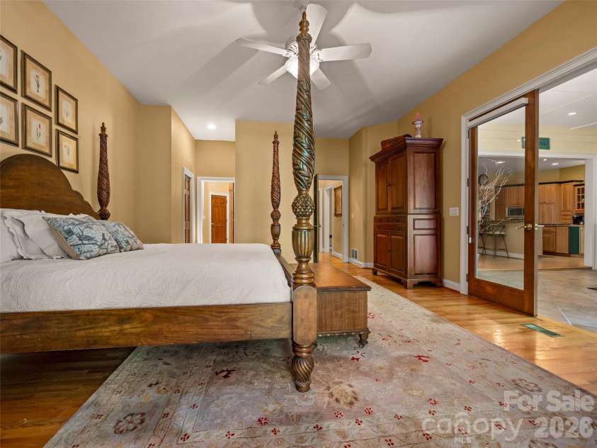 110 Little Cherokee Ridge, Hendersonville, NC 28739.  MLS# CAR4384204, YatesRealty ID 28805. 