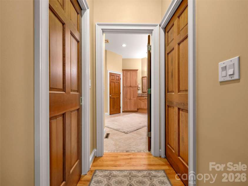 110 Little Cherokee Ridge, Hendersonville, NC 28739.  MLS# CAR4384204, YatesRealty ID 28805. 