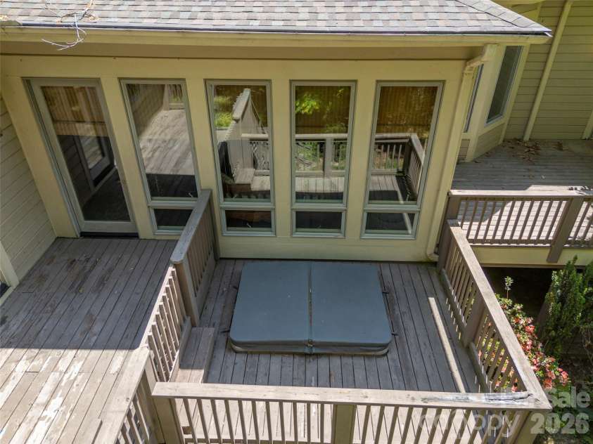 110 Little Cherokee Ridge, Hendersonville, NC 28739.  MLS# CAR4384204, YatesRealty ID 28805. 